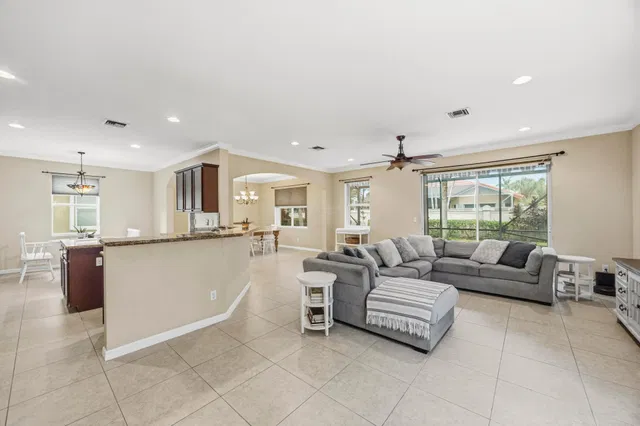 Residence photo 4