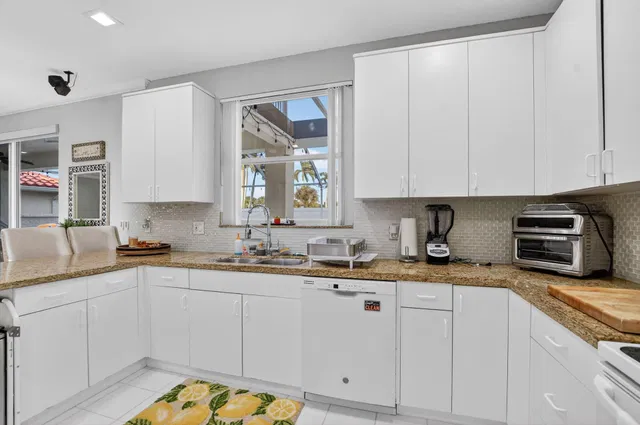  Residence photo 18