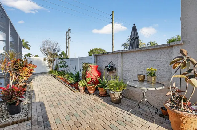  Residence photo 56