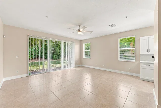 Residence photo 12