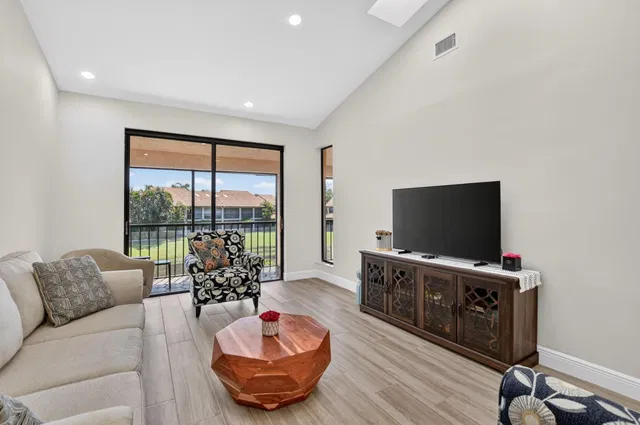 Residence photo 18