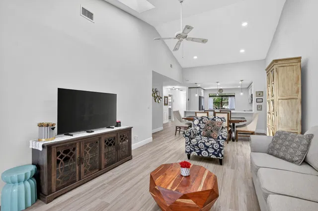  Residence photo 20