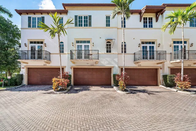 Residence photo 2