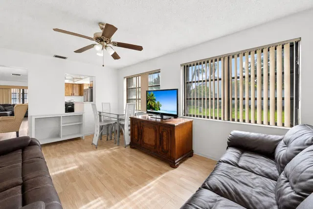 Residence photo 12