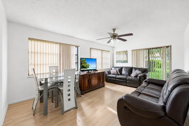 Residence photo 15
