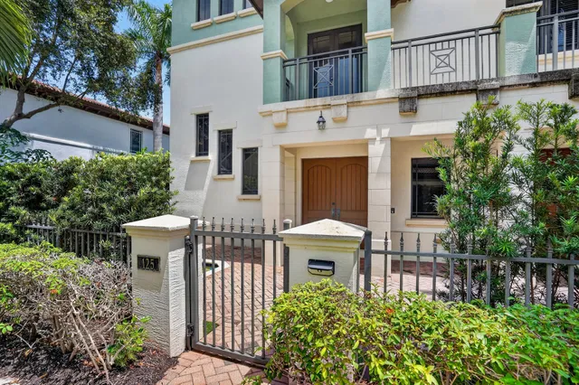  Residence photo 6