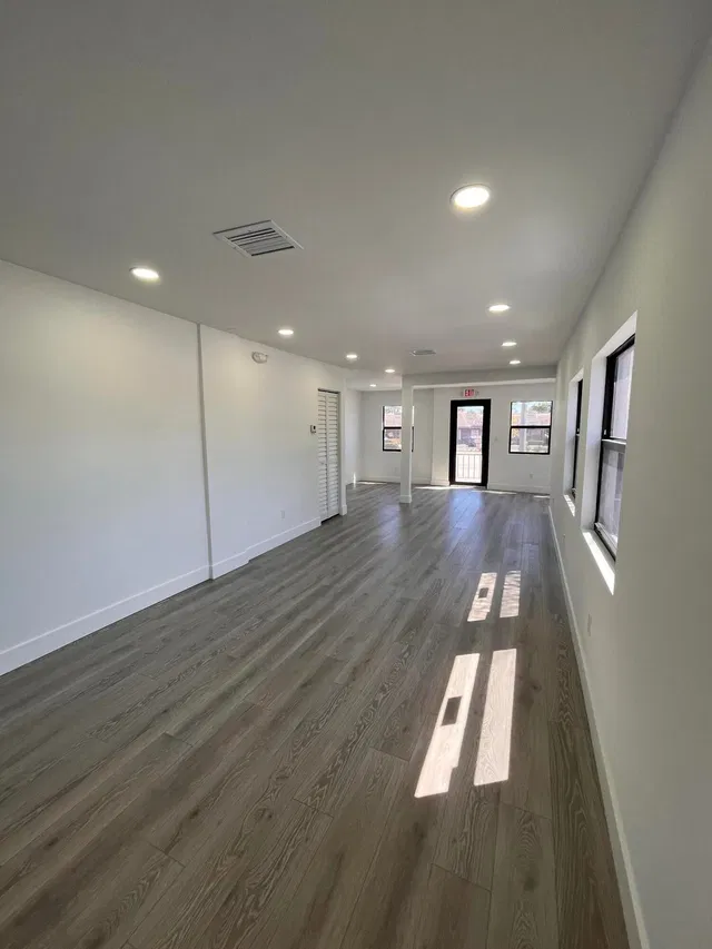  Residence photo 30