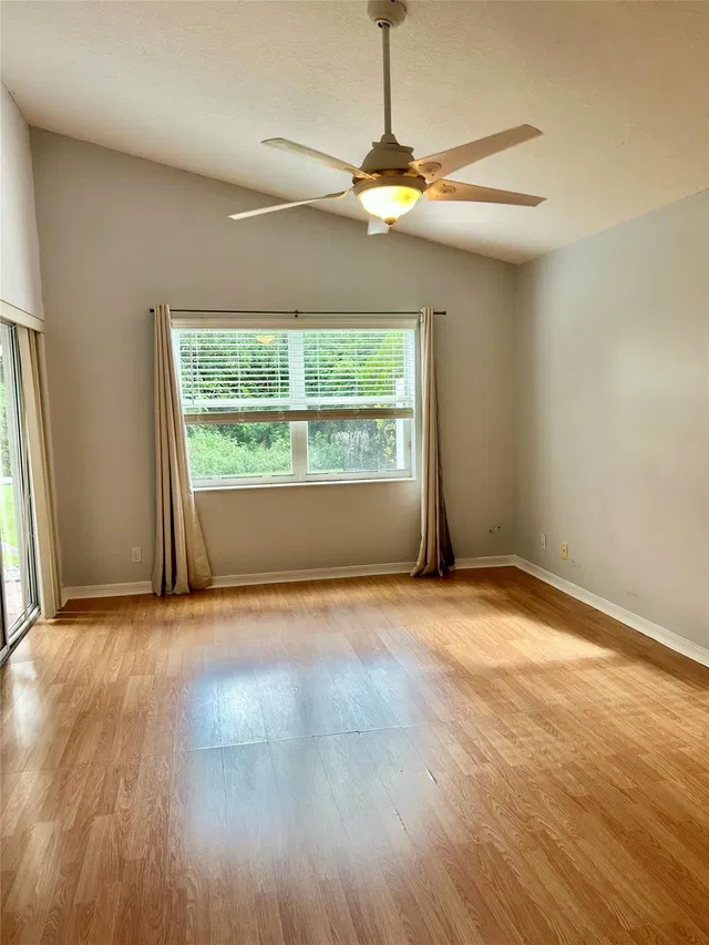  Residence photo 32