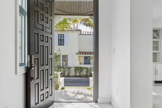 North End Palm Beach Residence photo 11