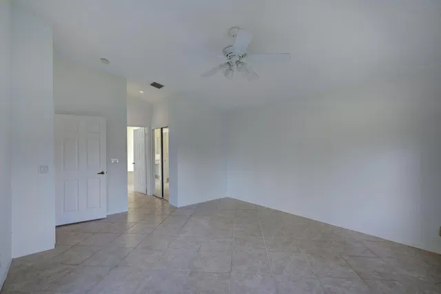  Residence photo 16