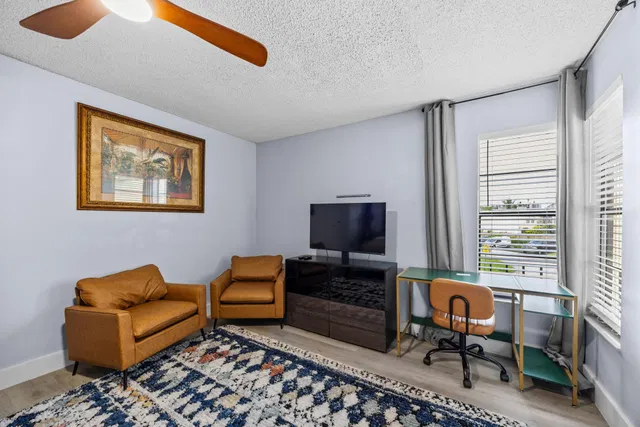Residence photo 18