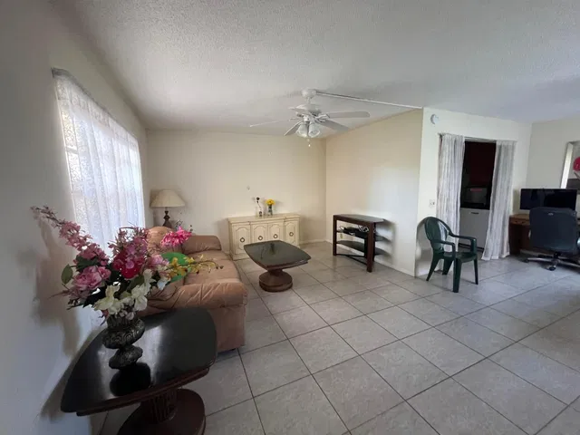 Residence photo 12