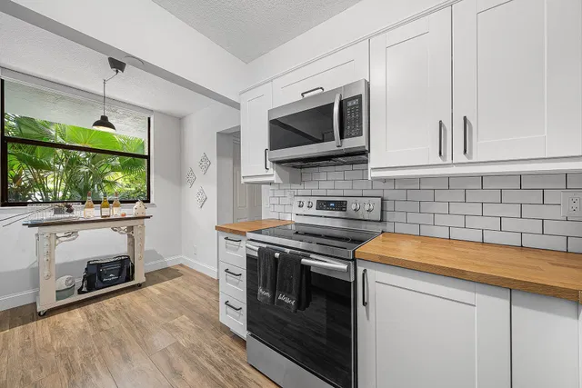  Unit 1030 photo 5