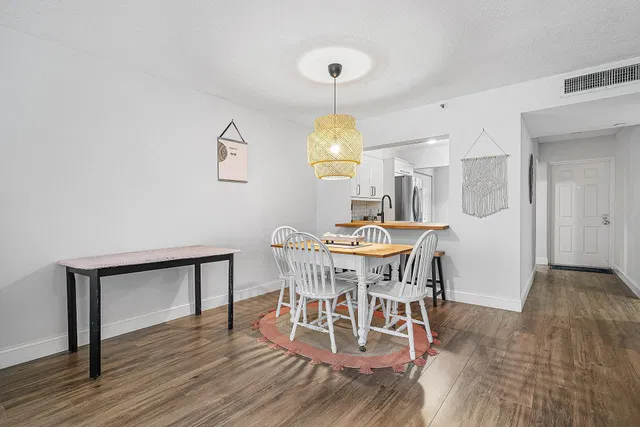  Unit 1030 photo 10