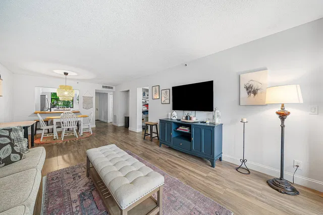  Unit 1030 photo 12
