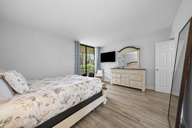  Unit 1030 photo 18