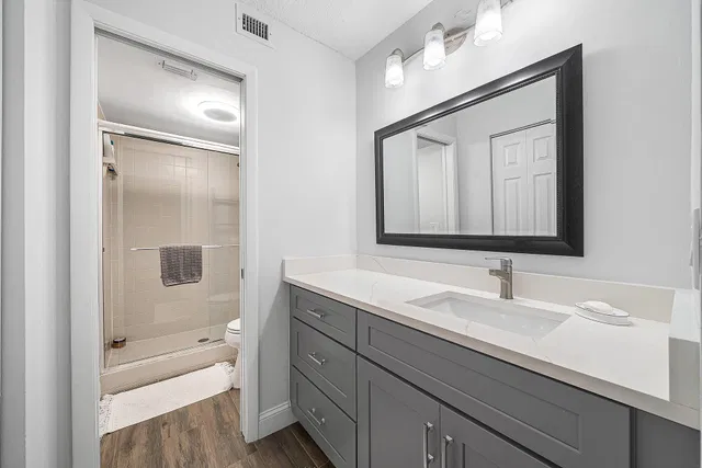  Unit 1030 photo 19