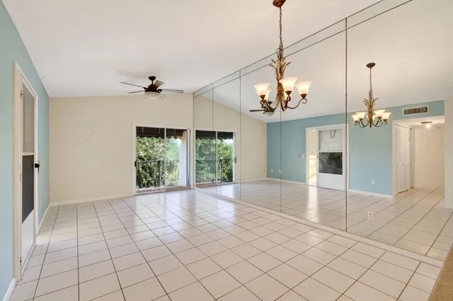 Unit 179 photo 11