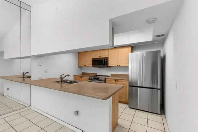Unit 179 photo 14