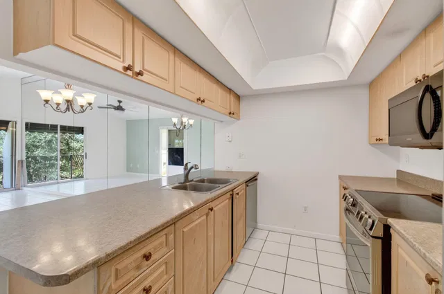 Unit 179 photo 15