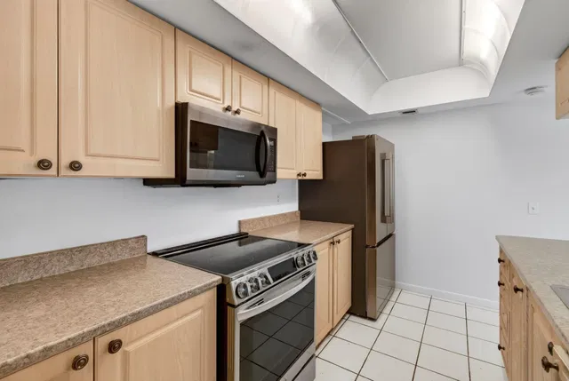 Unit 179 photo 17