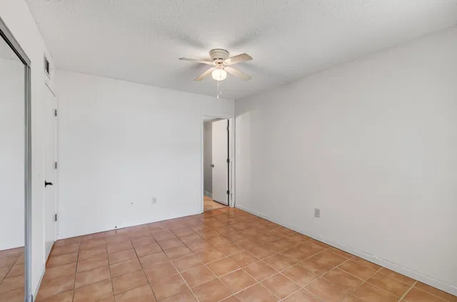 Unit 179 photo 22