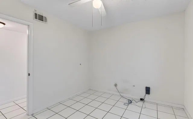 Unit 179 photo 26