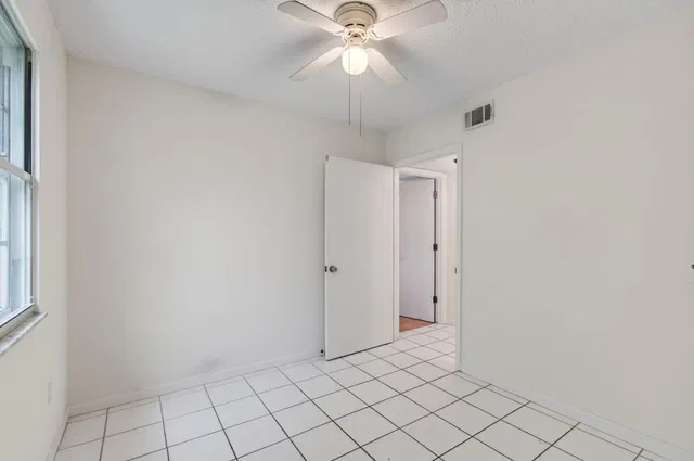 Unit 179 photo 27