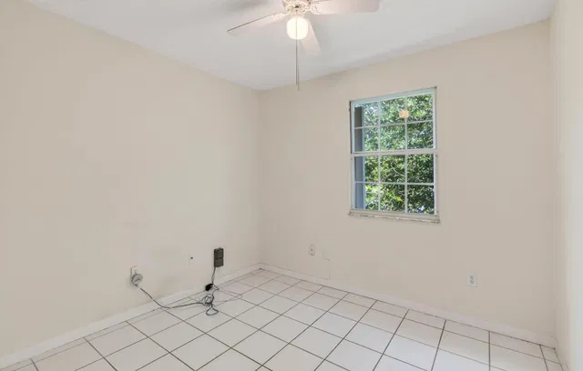 Unit 179 photo 28