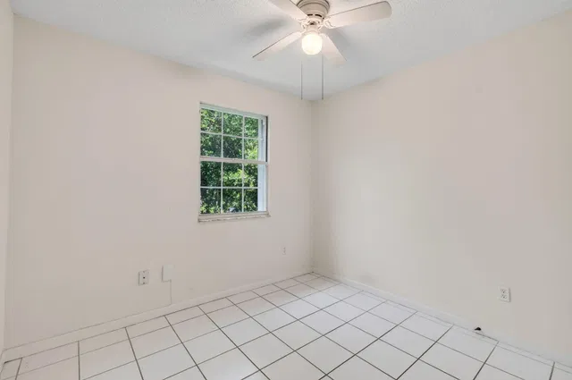 Unit 179 photo 29