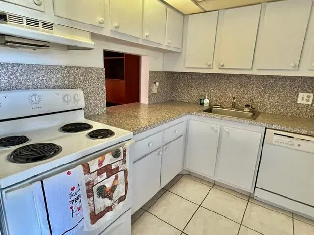  Unit 220 photo 4