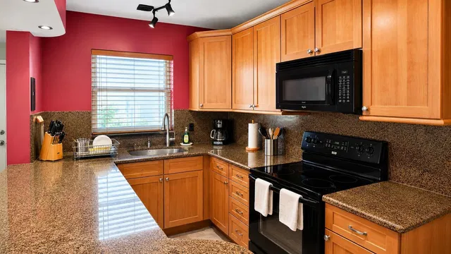 Unit 1004 photo 3