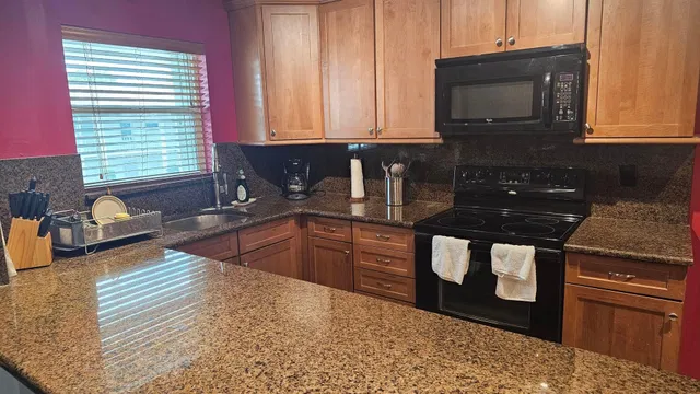 Unit 1004 photo 5