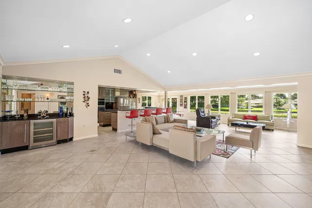 Residence photo 2