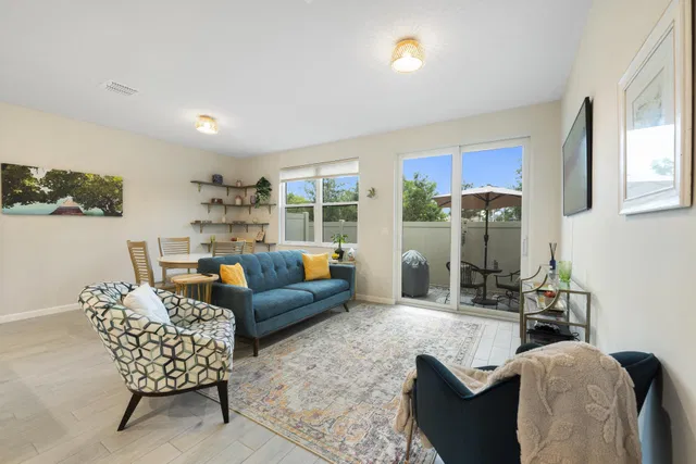 Residence photo 2