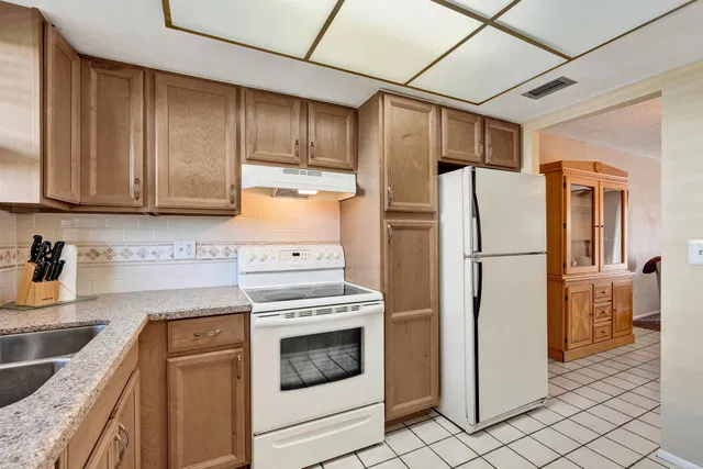 Unit 406 photo 11