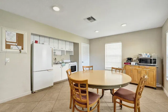 Unit 406 photo 33