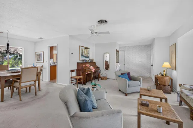 Residence photo 15