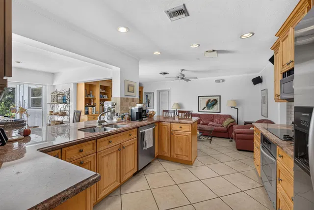 Residence photo 25