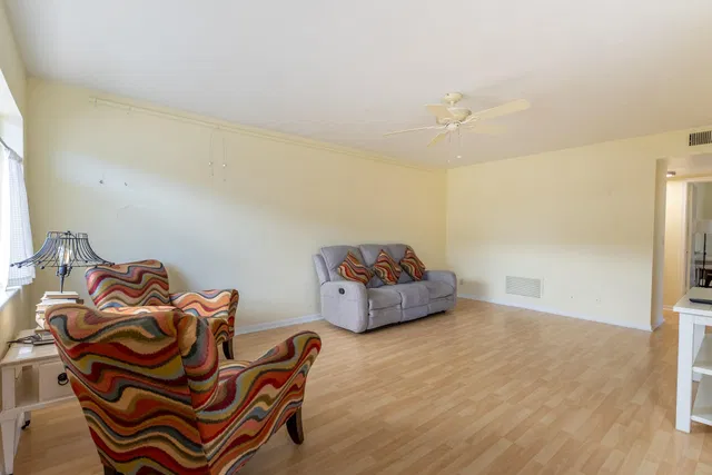 Unit 111 photo 11
