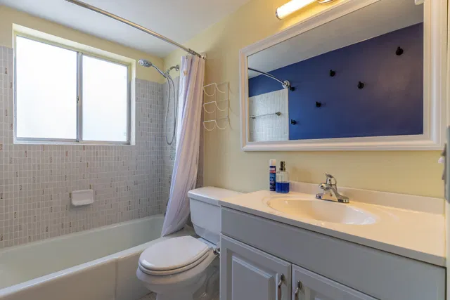 Unit 111 photo 14