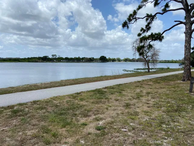 Unit 111 photo 24
