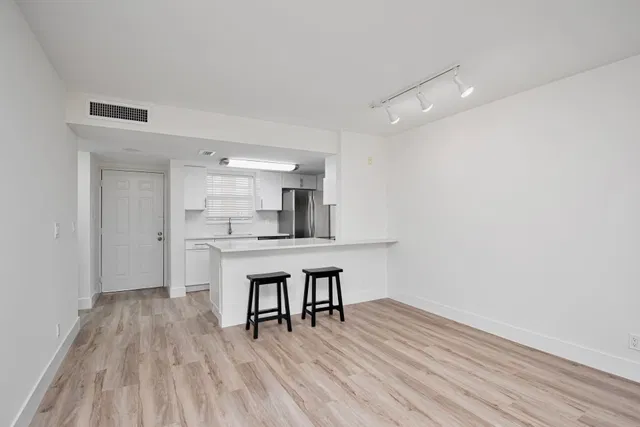  Unit F photo 6