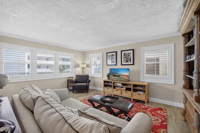 Singer Island Unit 324 photo 3