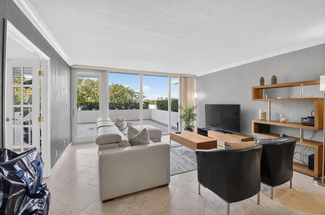 Unit 108 photo 8