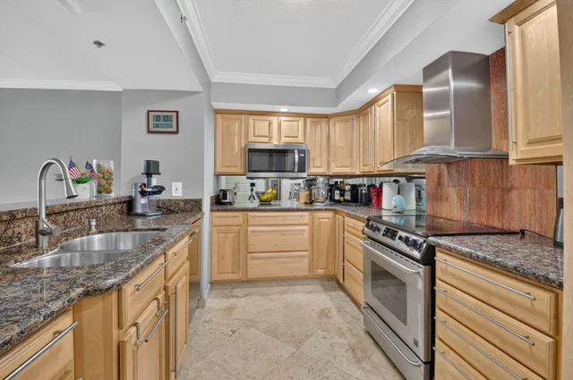 Unit 108 photo 15