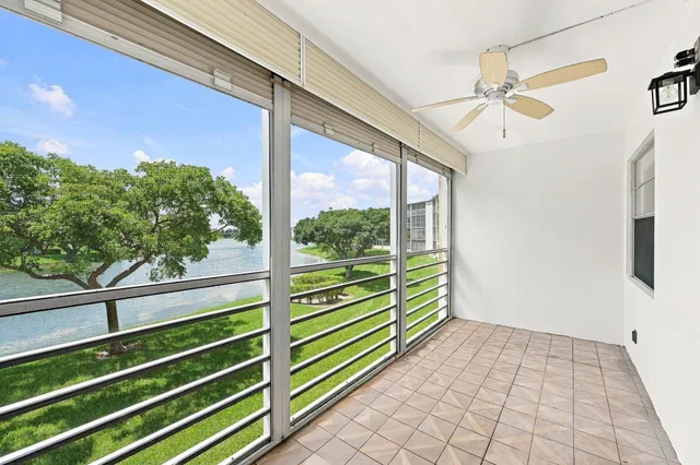 Residence photo 4