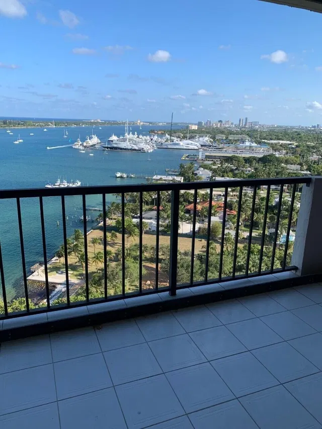5200 N Flagler Unit 2205 photo 5
