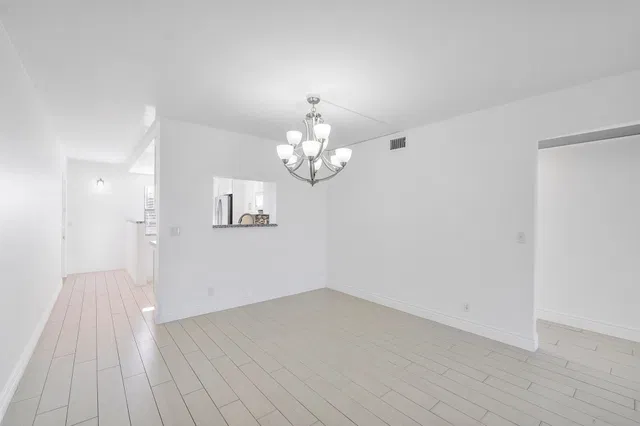 Residence photo 3