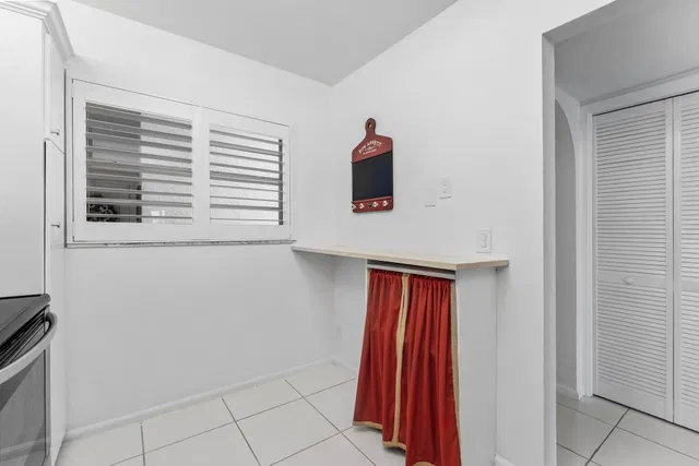 Unit 304 photo 9